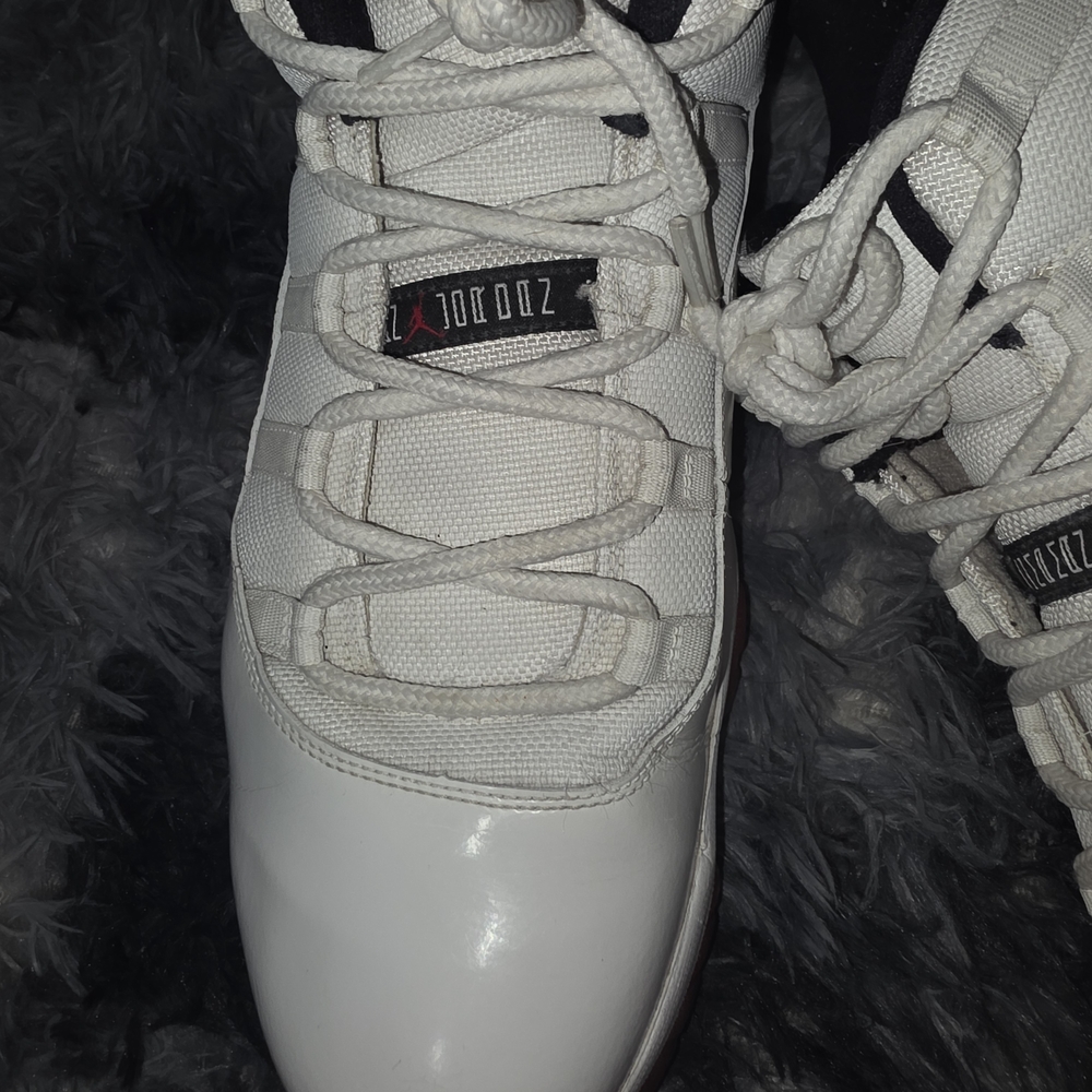 Nike White and Black Athletic Shoes - Picture 5 of 10